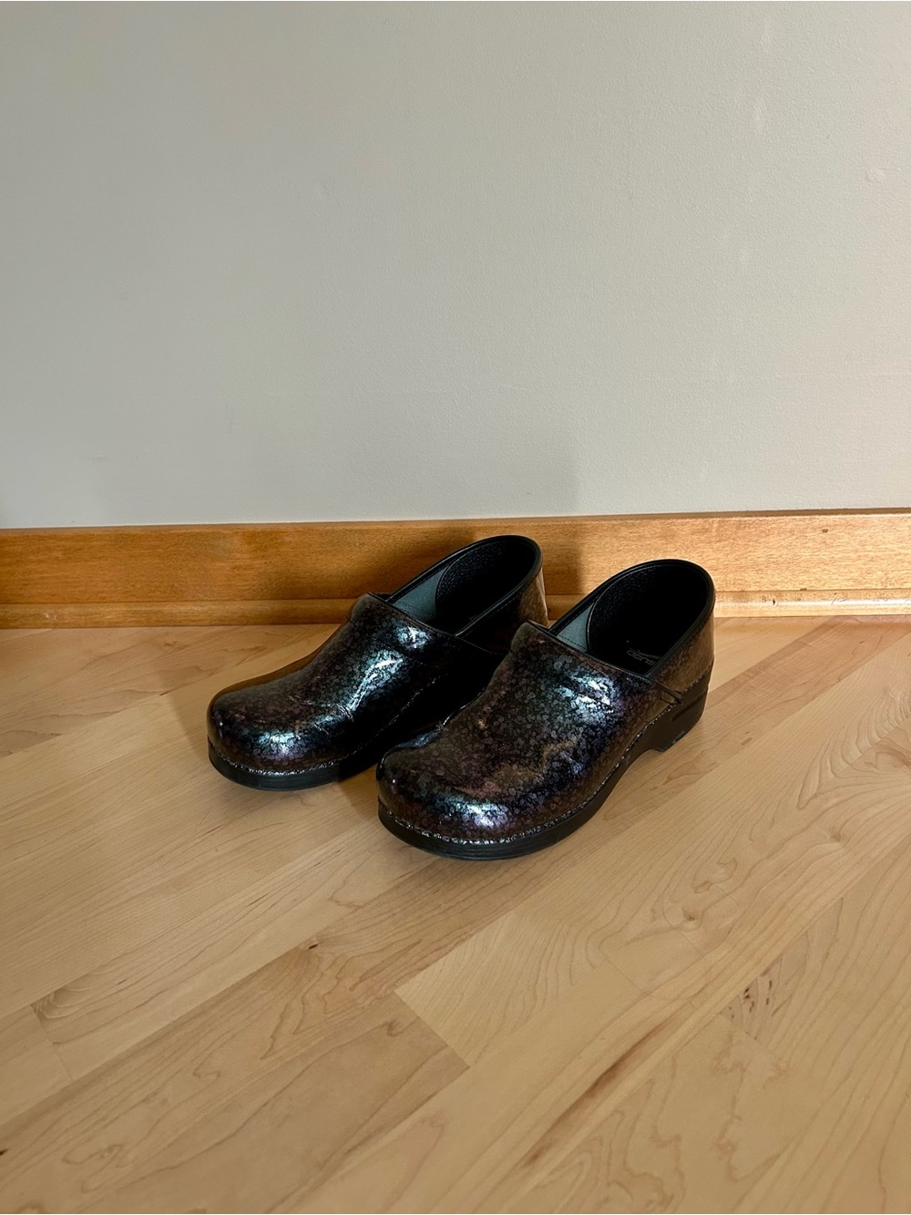 Dansko Professional Quartz Patent Leather Clogs | EU 41 / US 10.5-11